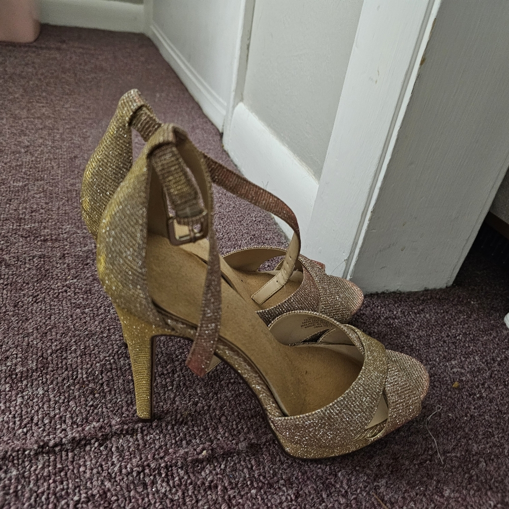 Nine West size 8 heels